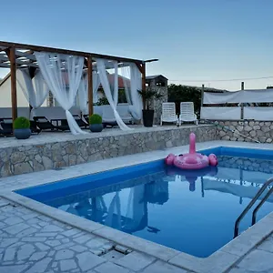 https://oguic-apartman.hotelinzadar.com