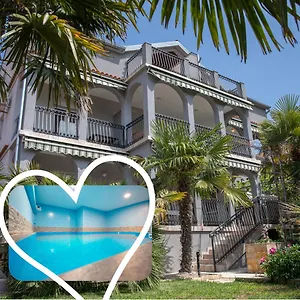 https://apartmani-dina.hotelinzadar.com