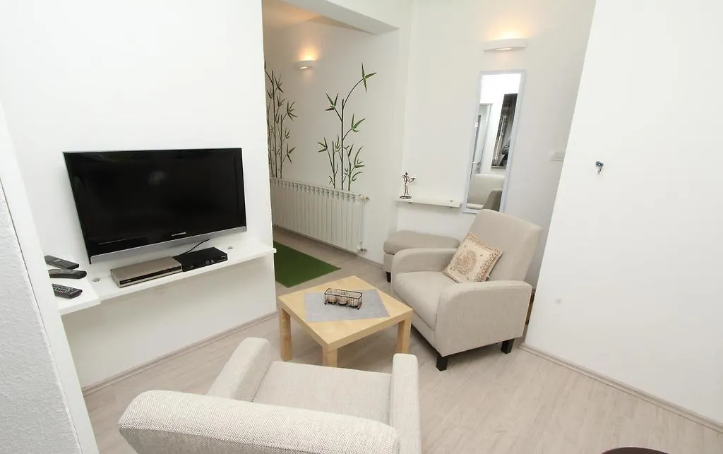 Apartments Tijana Ρόβινι