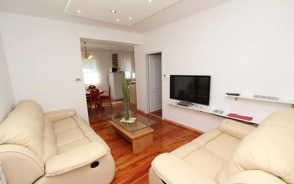 Apartments Tijana Ρόβινι