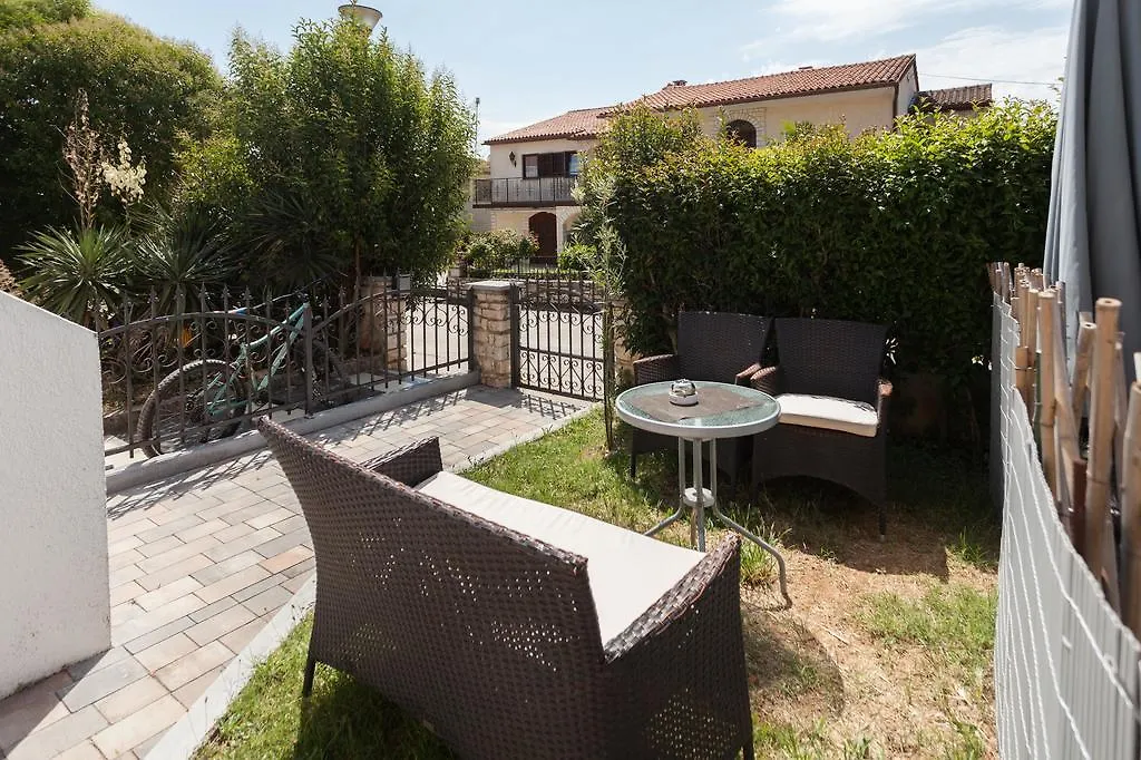 Apartments Tijana Ρόβινι 0*,