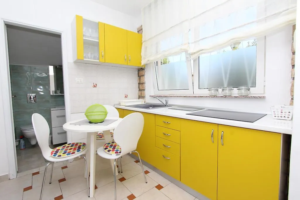 Apartments Tijana Ρόβινι 0*,